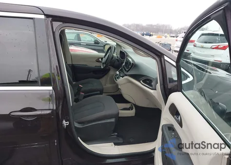 2018 Chrysler Pacifica Lx z USA, uszkodzony, nr VIN 2C4RC1CG5JR101653